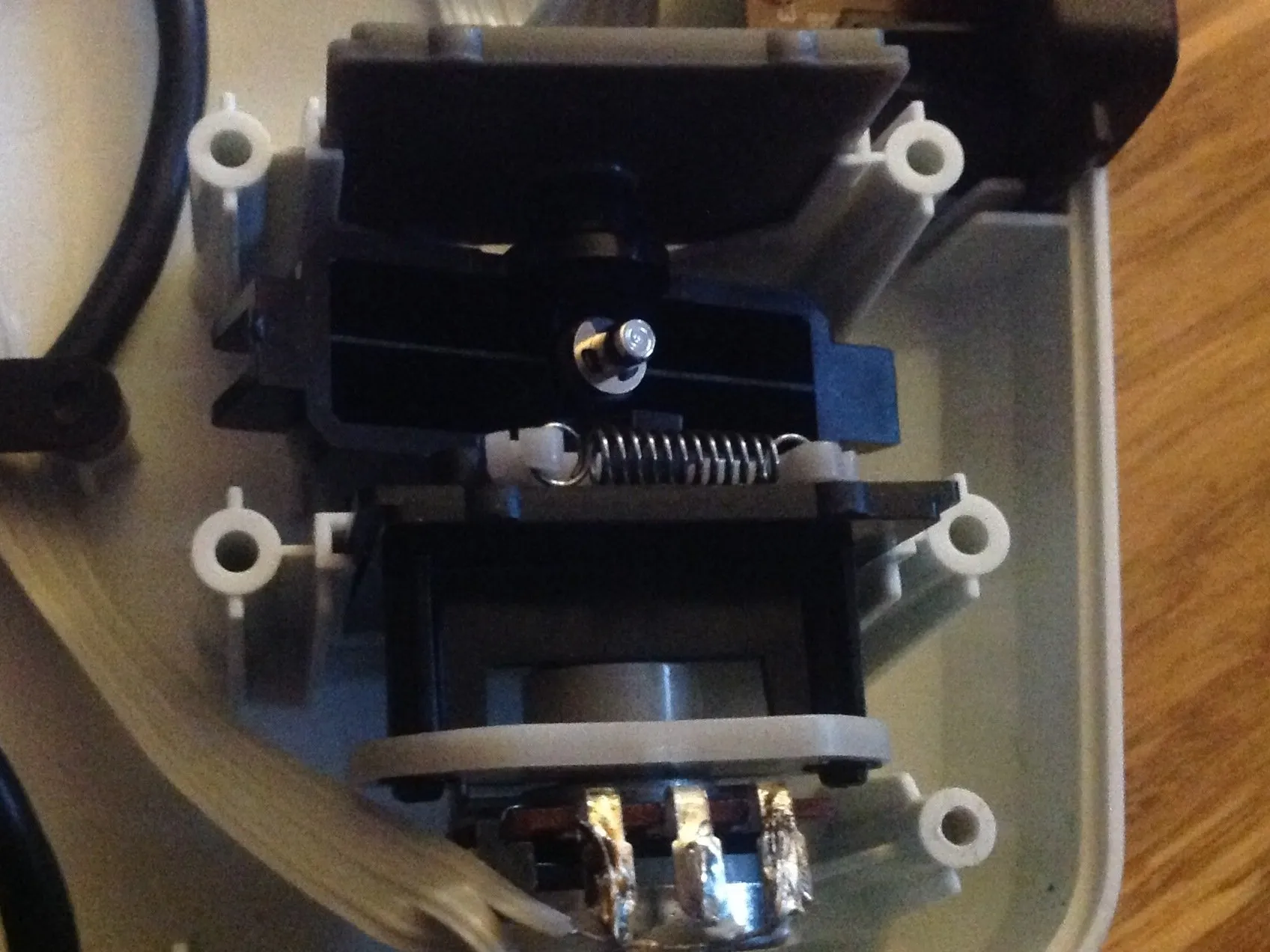 RedOctane X-Plorer Teardown, Whammy Bar: шаг 7, изображение 1 из 2