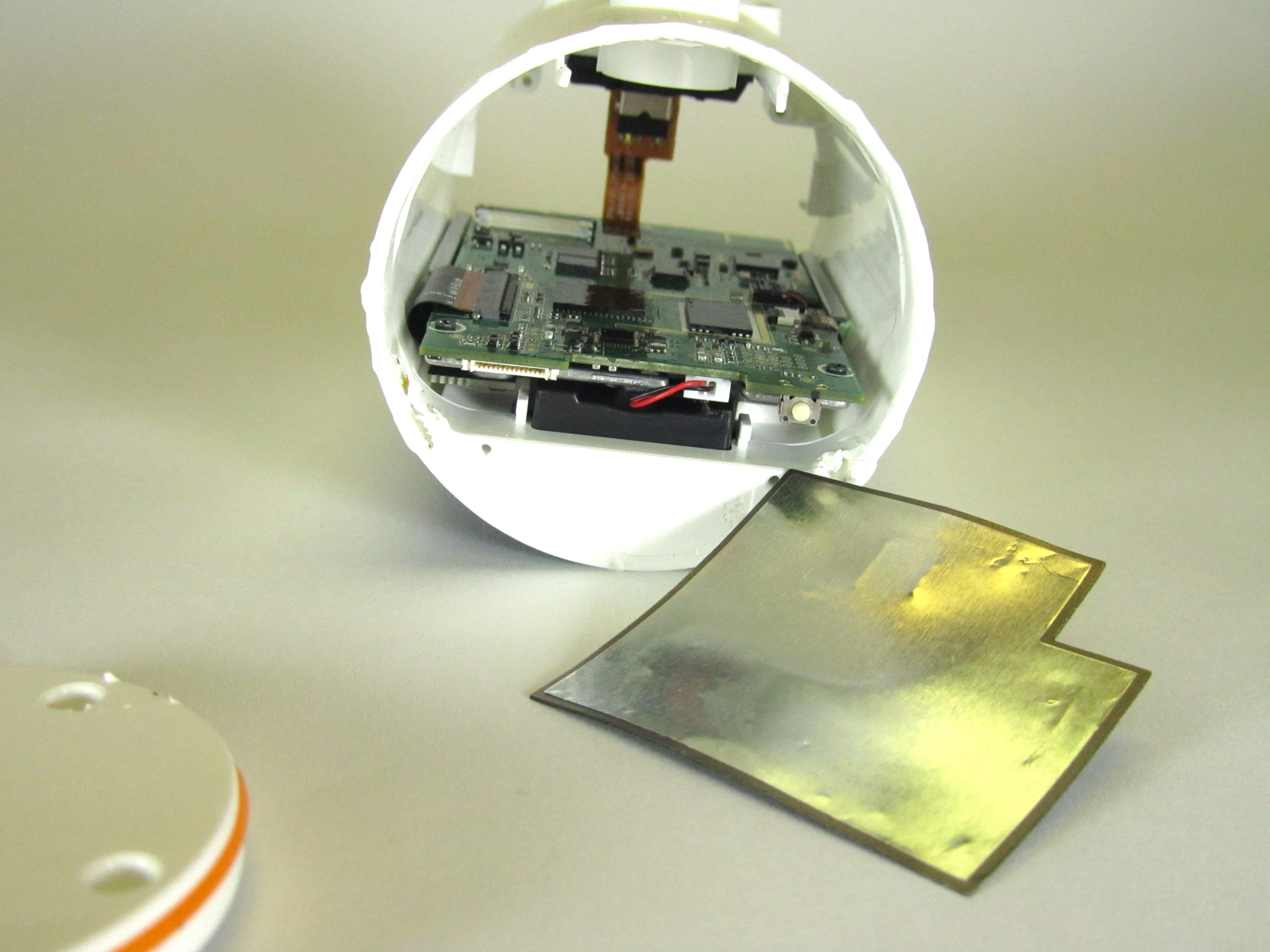 Кольцевая камера Stick Up Cam с быстросъемным аккумулятором Разборка: шаг 9, изображение 1 из 1