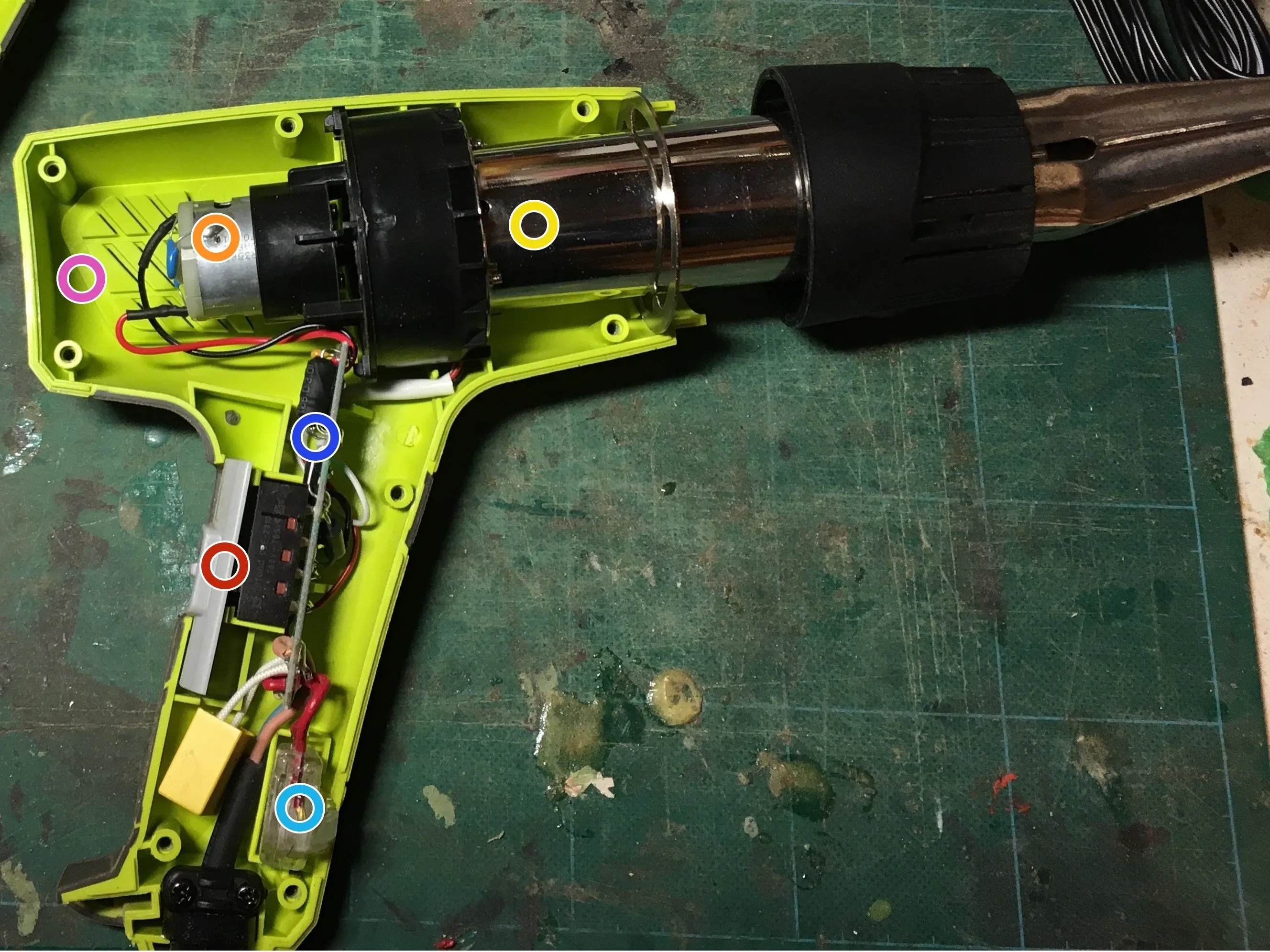 Тепловая пушка Ryobi Разборка, идентификация деталей: шаг 5, изображение 1 из 1