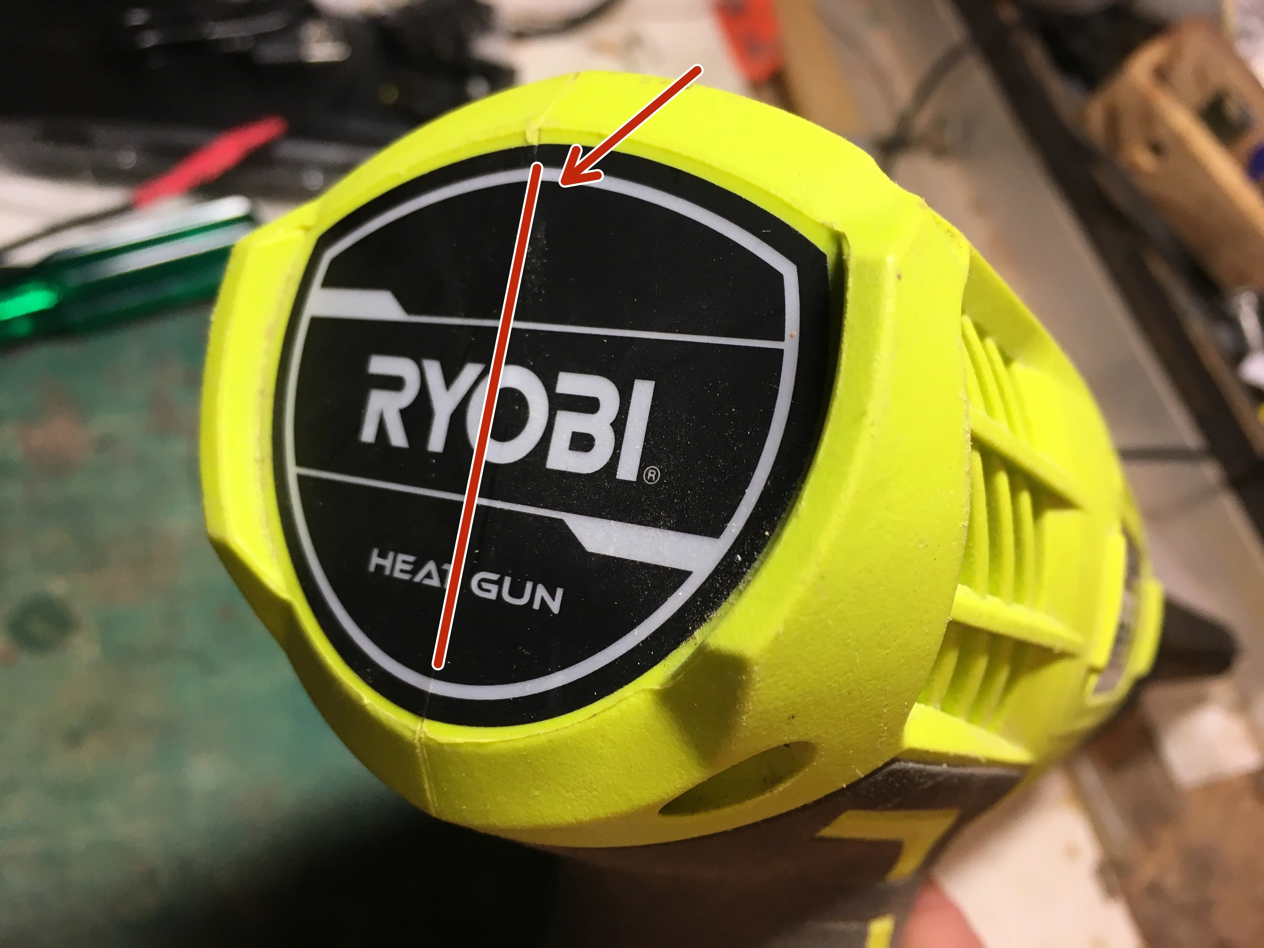 Тепловая пушка Ryobi Разборка, Отделение клейкой этикетки: шаг 3, изображение 1 из 1