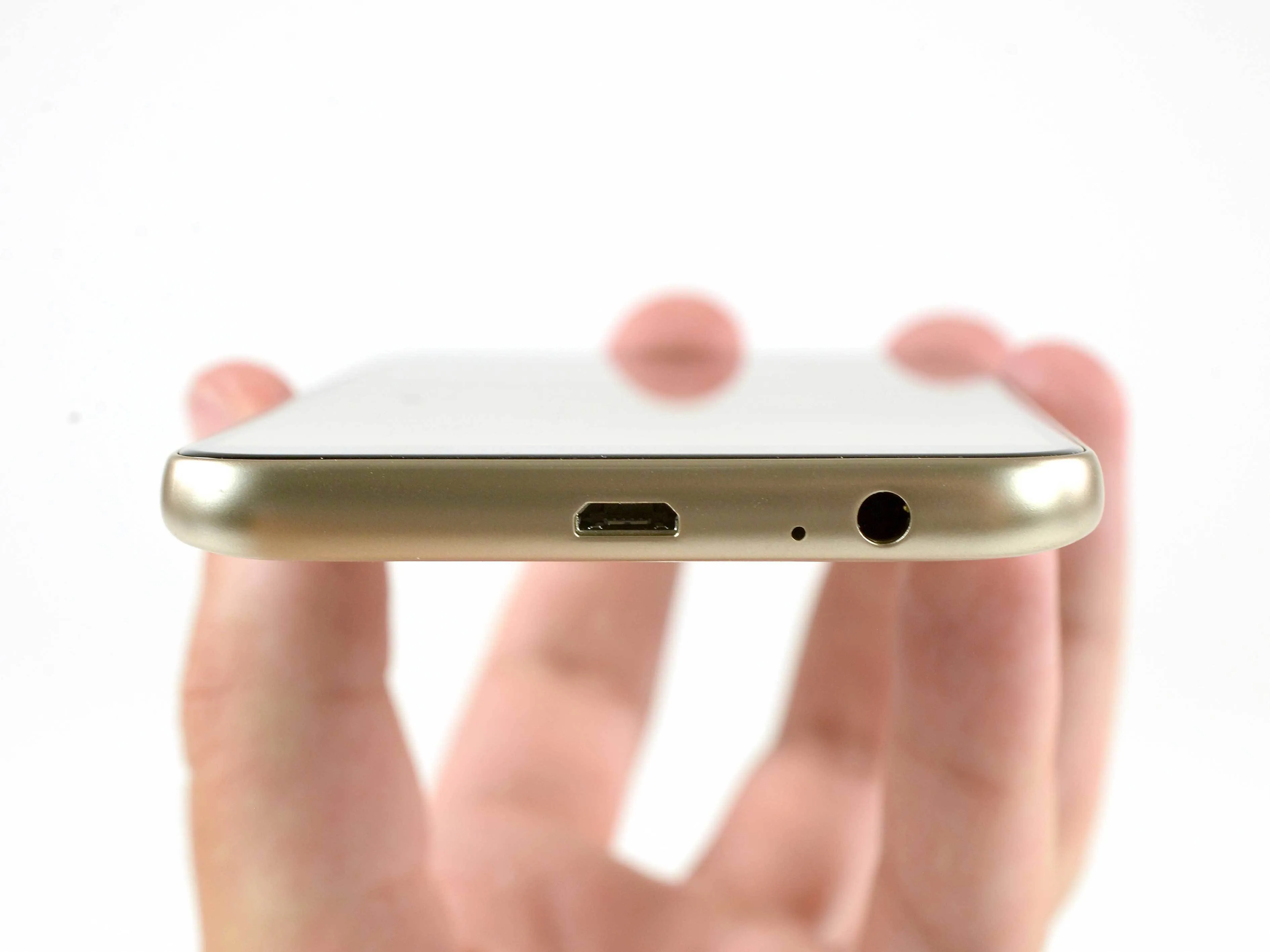 Samsung Galaxy J6 Teardown: шаг 2, изображение 1 из 2