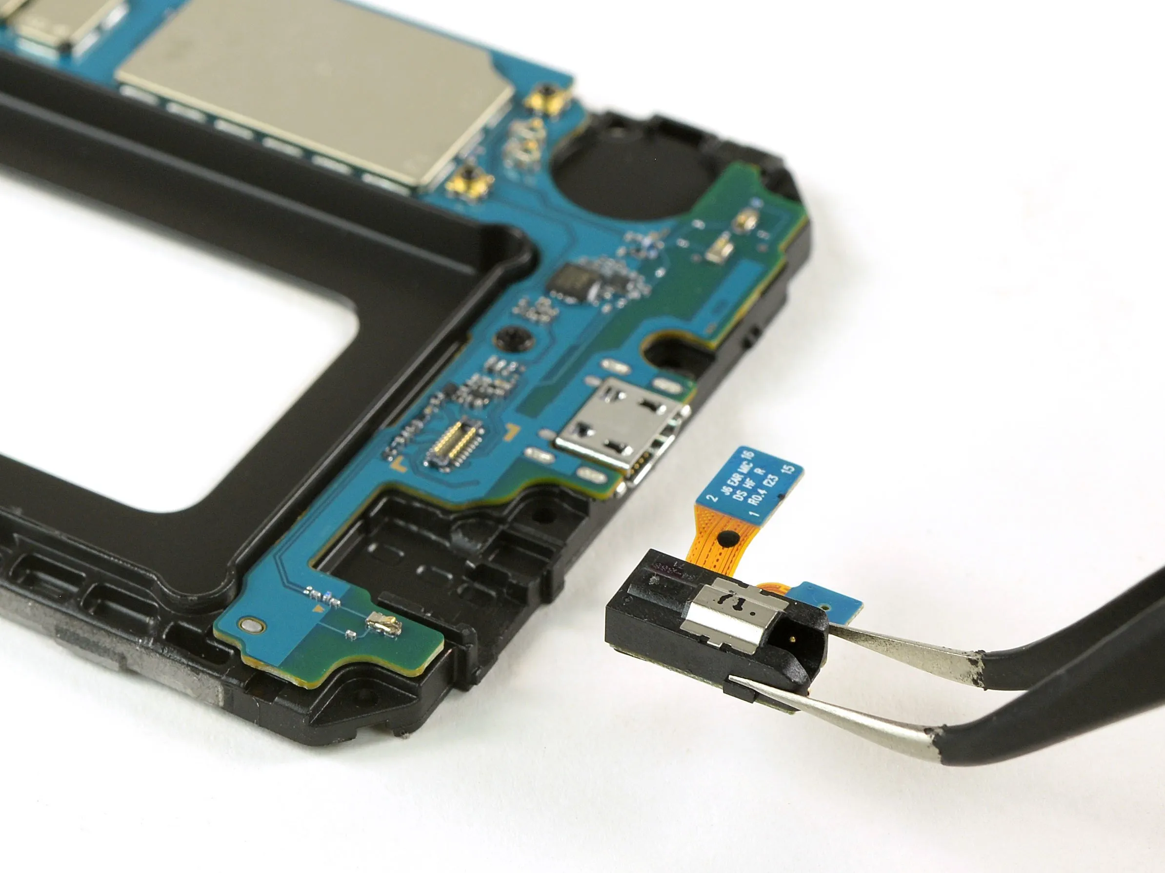 Разборка Samsung Galaxy J6: шаг 6, изображение 2 из 2