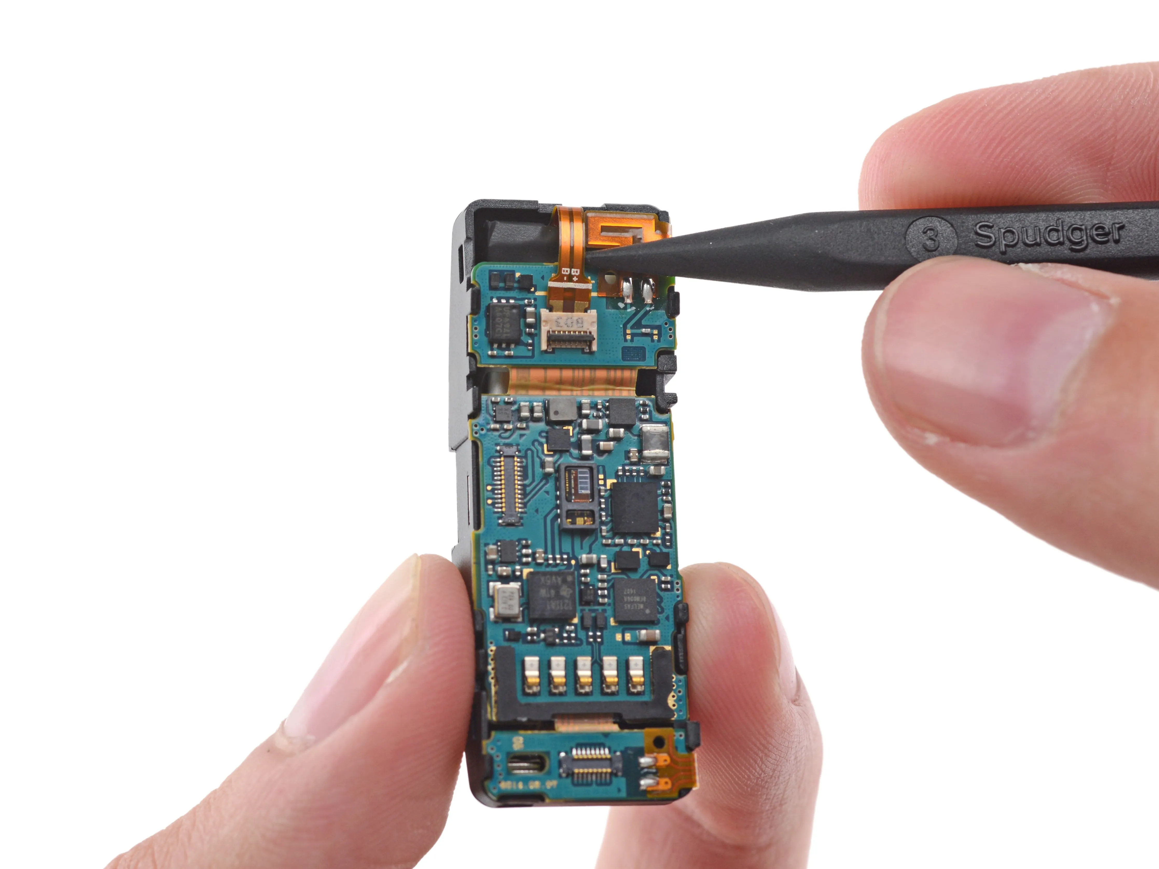 Разборка Samsung Gear Fit: шаг 9, изображение 1 из 3