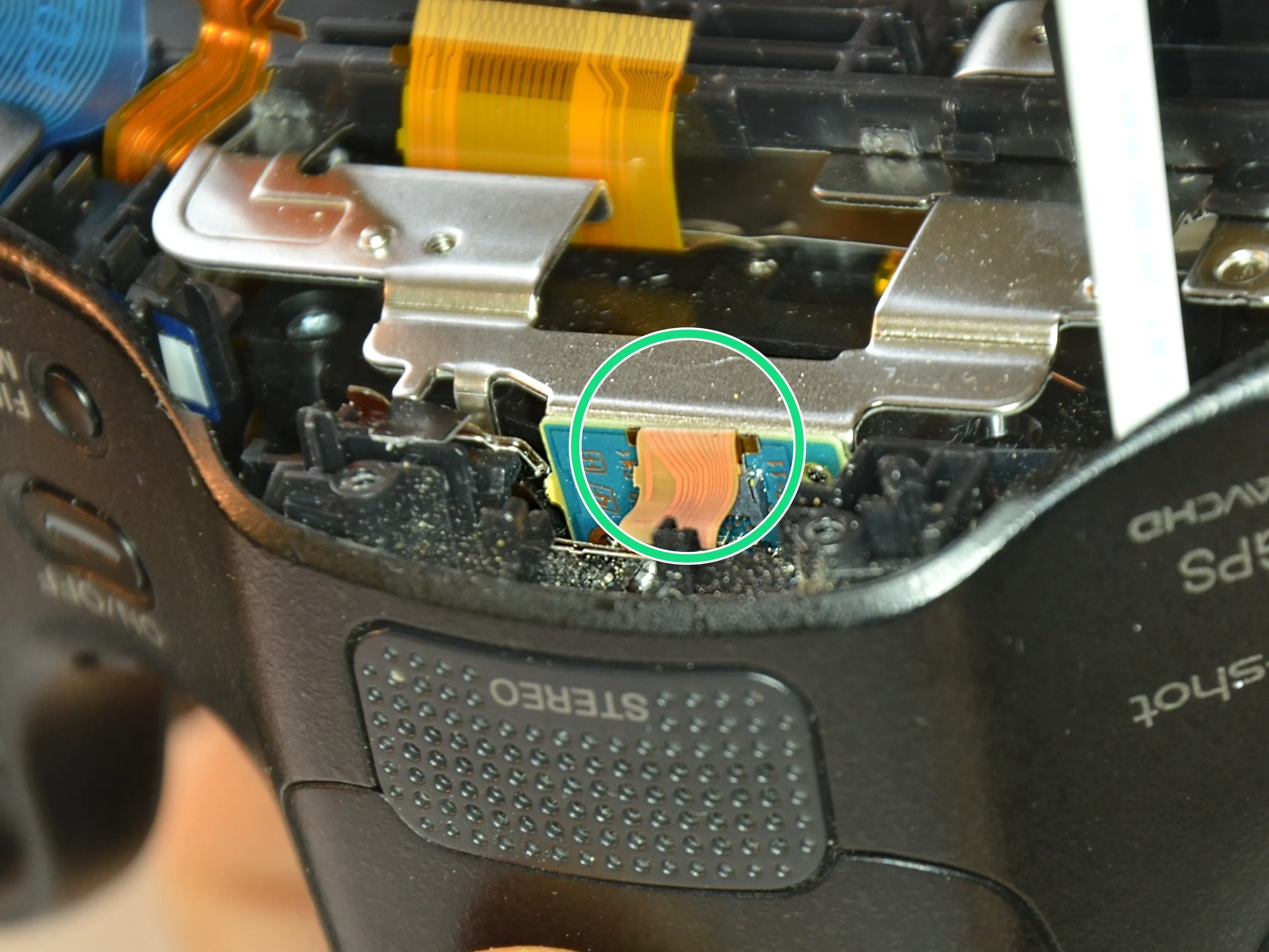 Разборка Sony Cyber-shot DSC-HX400V, базовая панель: шаг 11, изображение 1 из 3