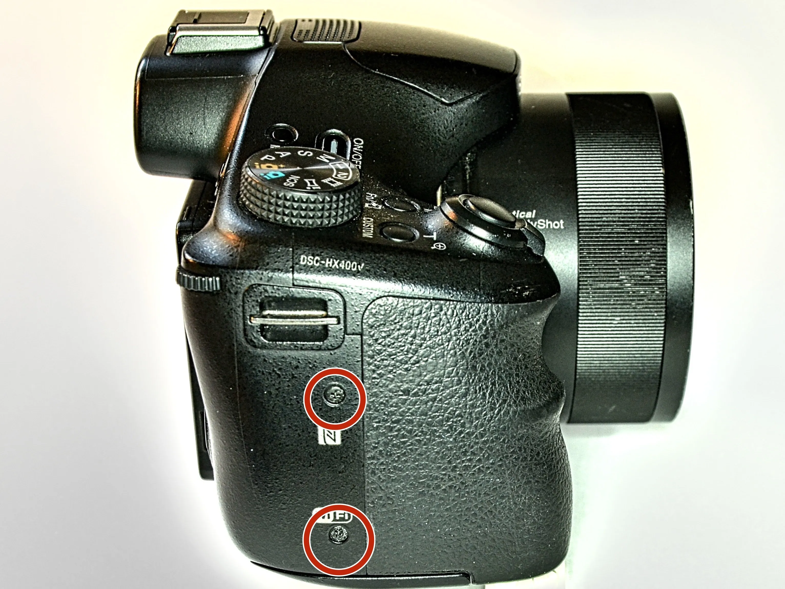 Sony Cyber-shot DSC-HX400V Разборка, корпус: шаг 2, изображение 2 из 3