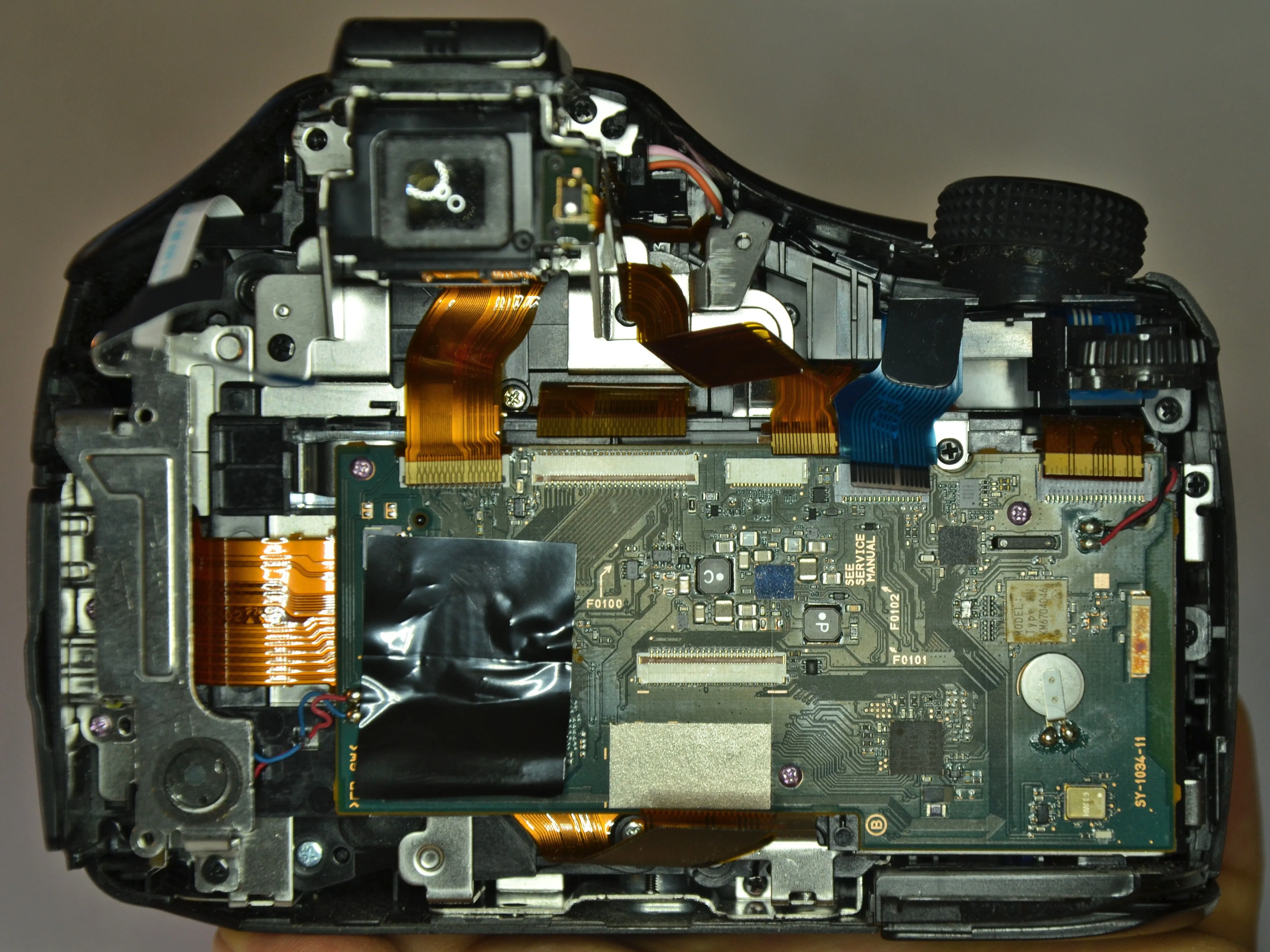 Sony Cyber-shot DSC-HX400V Разборка, отсоединение материнской платы: шаг 5, изображение 2 из 2