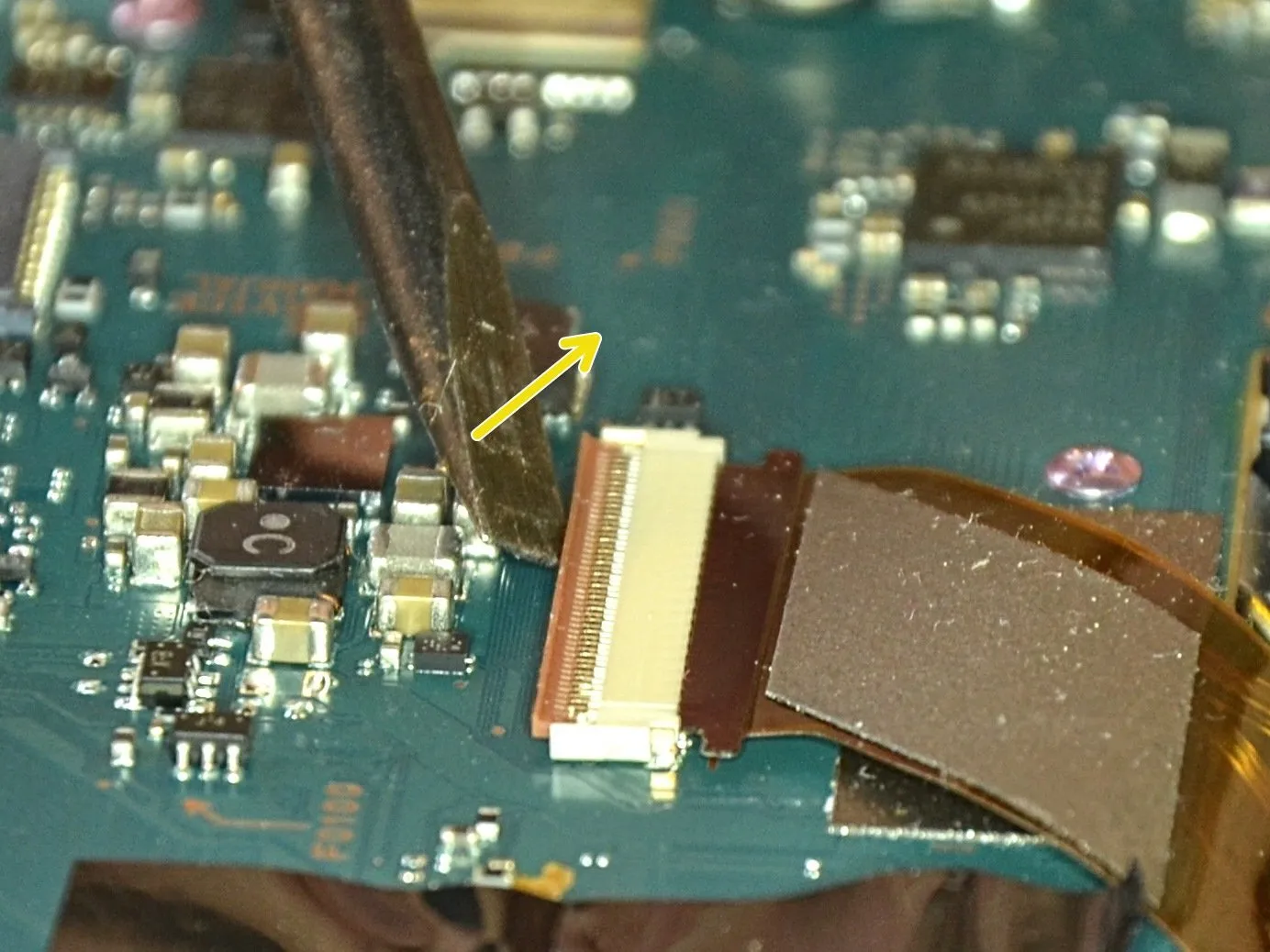 Sony Cyber-shot DSC-HX400V Разборка, разбор корпуса: шаг 4, изображение 3 из 3