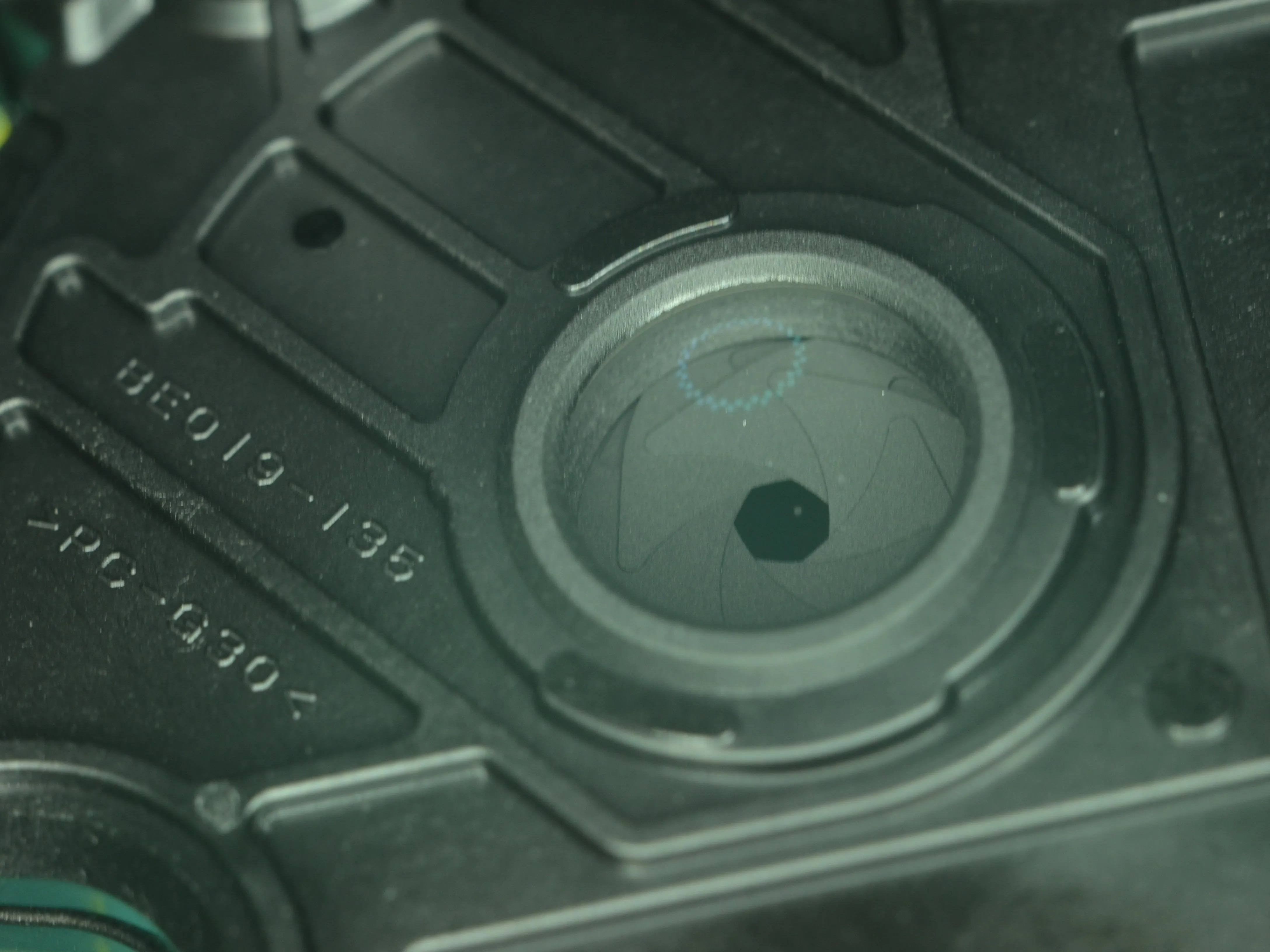 Разбор Sony Cyber-shot DSC-HX400V, затвор и диафрагма: шаг 19, изображение 1 из 3