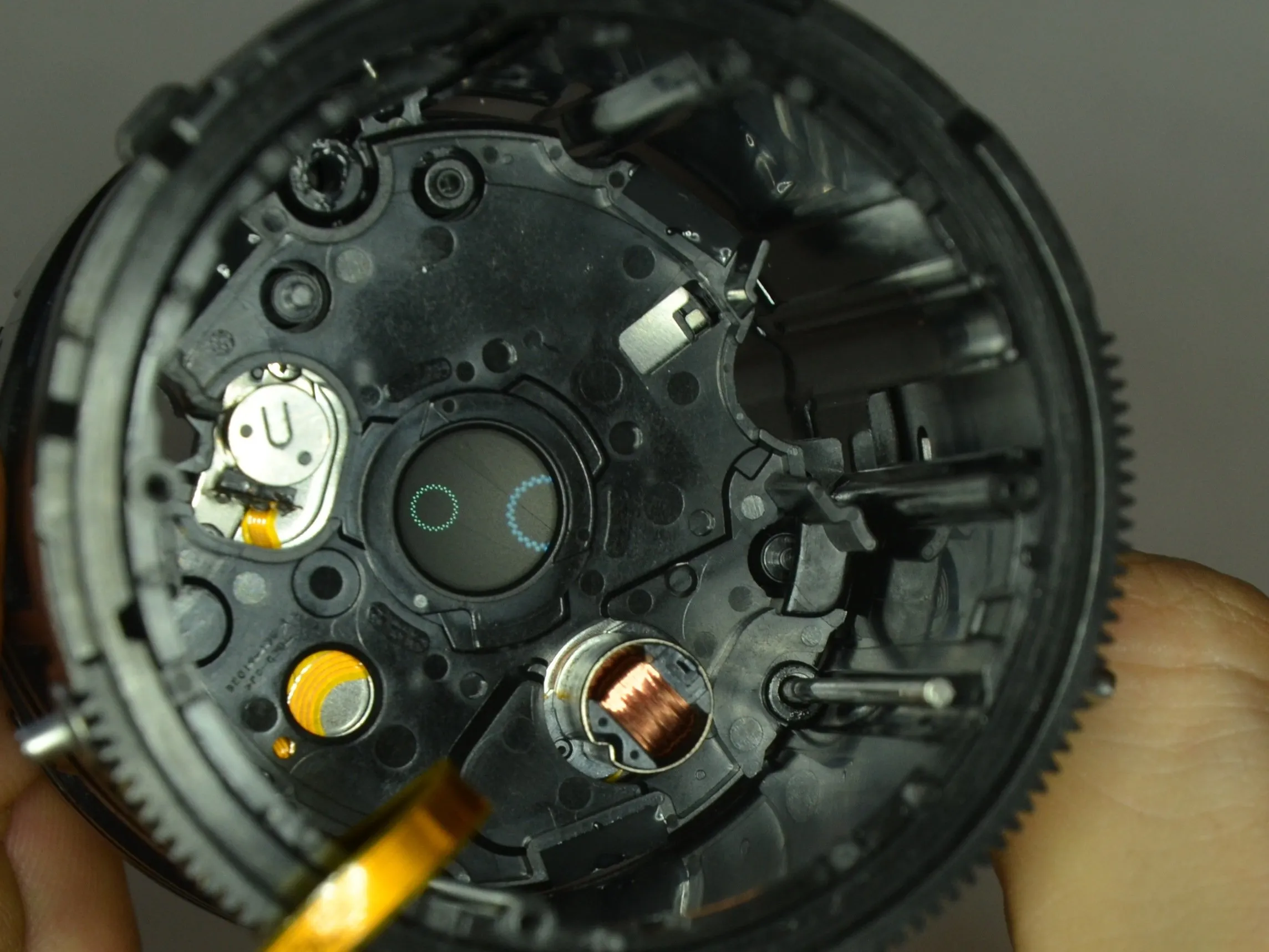 Sony Cyber-shot DSC-HX400V Разборка, затвор и диафрагма: шаг 19, изображение 3 из 3