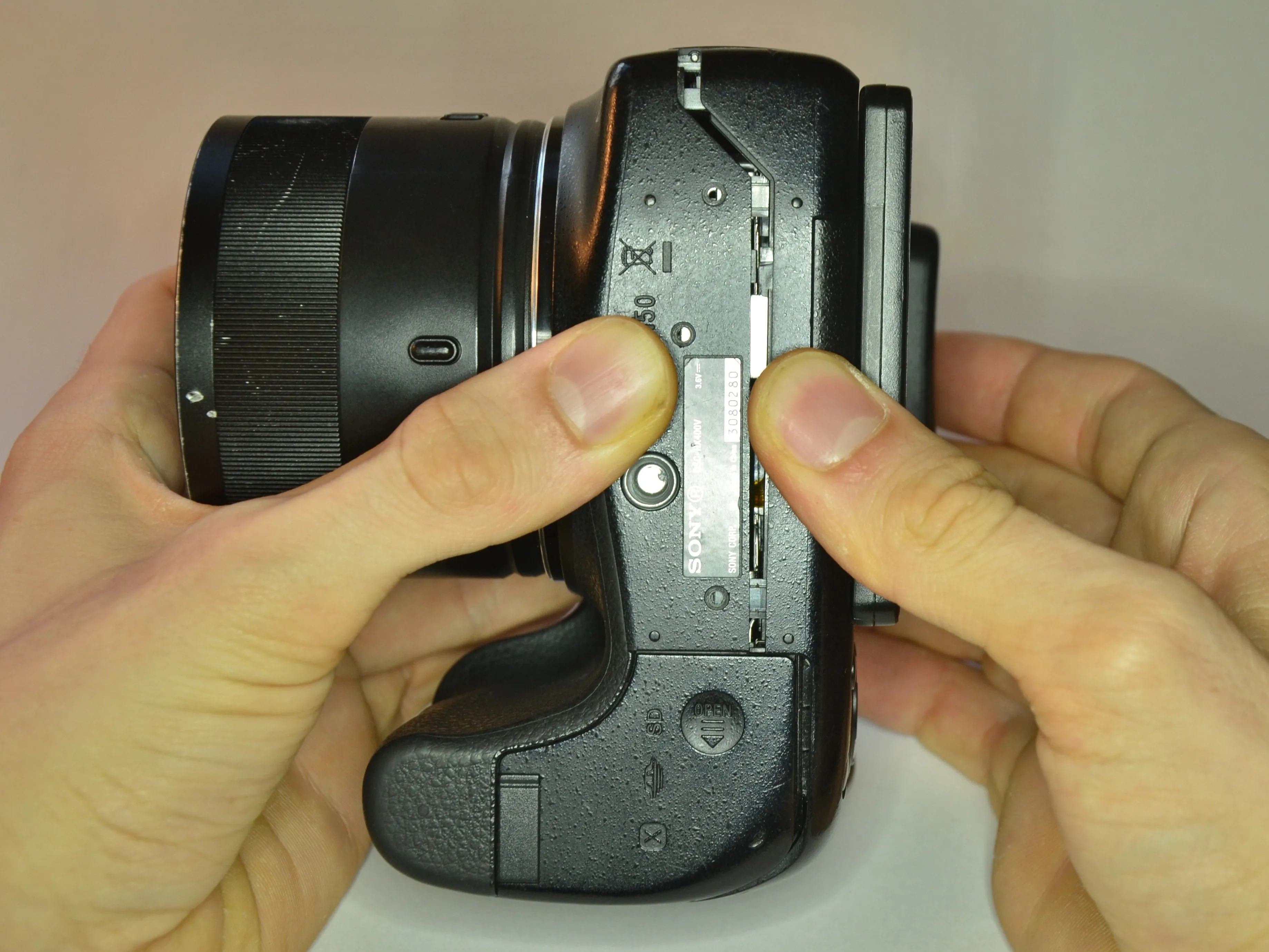 Sony Cyber-shot DSC-HX400V Разборка, разбираем корпус: шаг 3, изображение 2 из 2