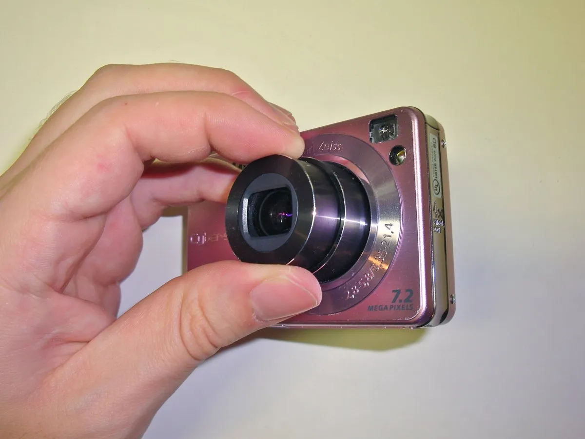 Разборка Sony Cyber-Shot DSC-W120: шаг 2, изображение 2 из 3