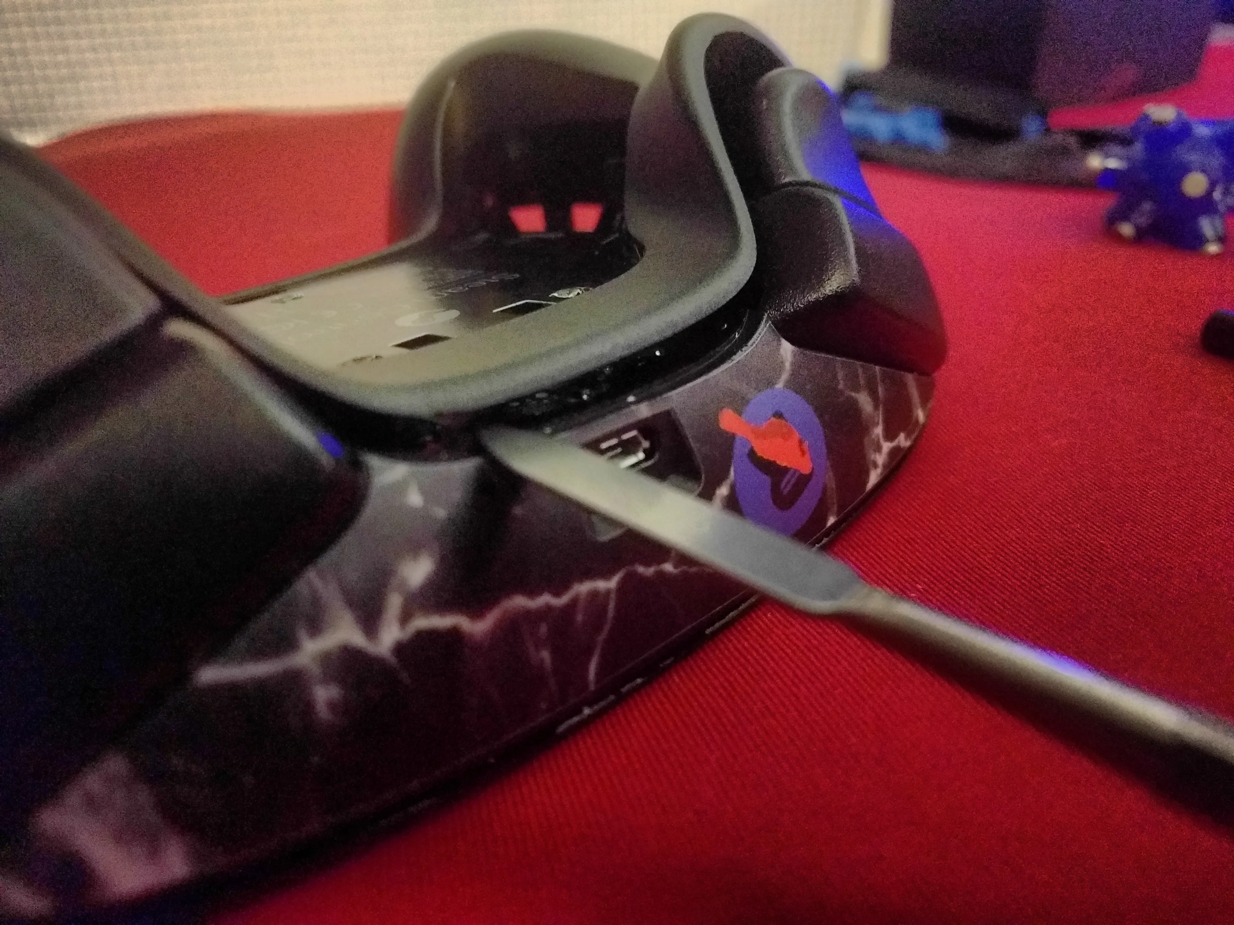 Разборка контроллера Steam, осторожно отделите заднюю панель: шаг 4, изображение 2 из 2