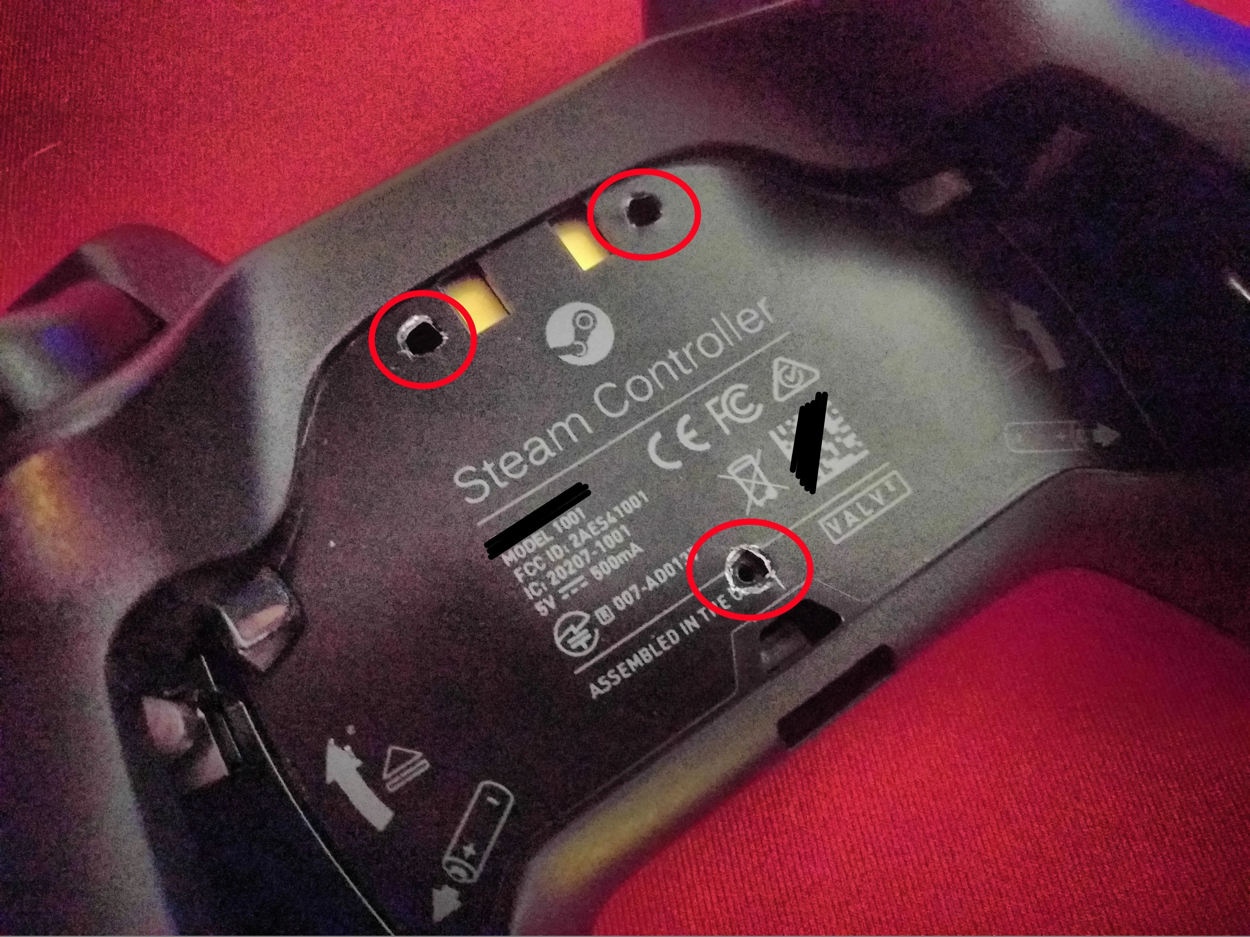Разборка контроллера Steam, извлечение 3 центральных внутренних винтов: шаг 3, изображение 1 из 1