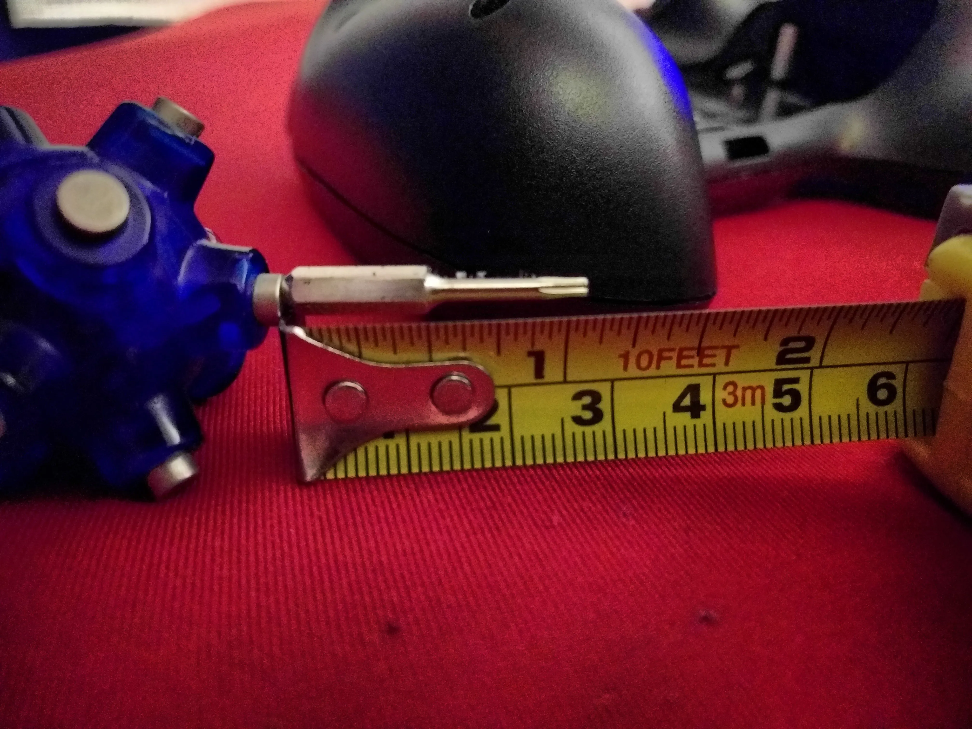 Разборка контроллера Steam, открутите 4 боковых внешних винта: шаг 2, изображение 3 из 3