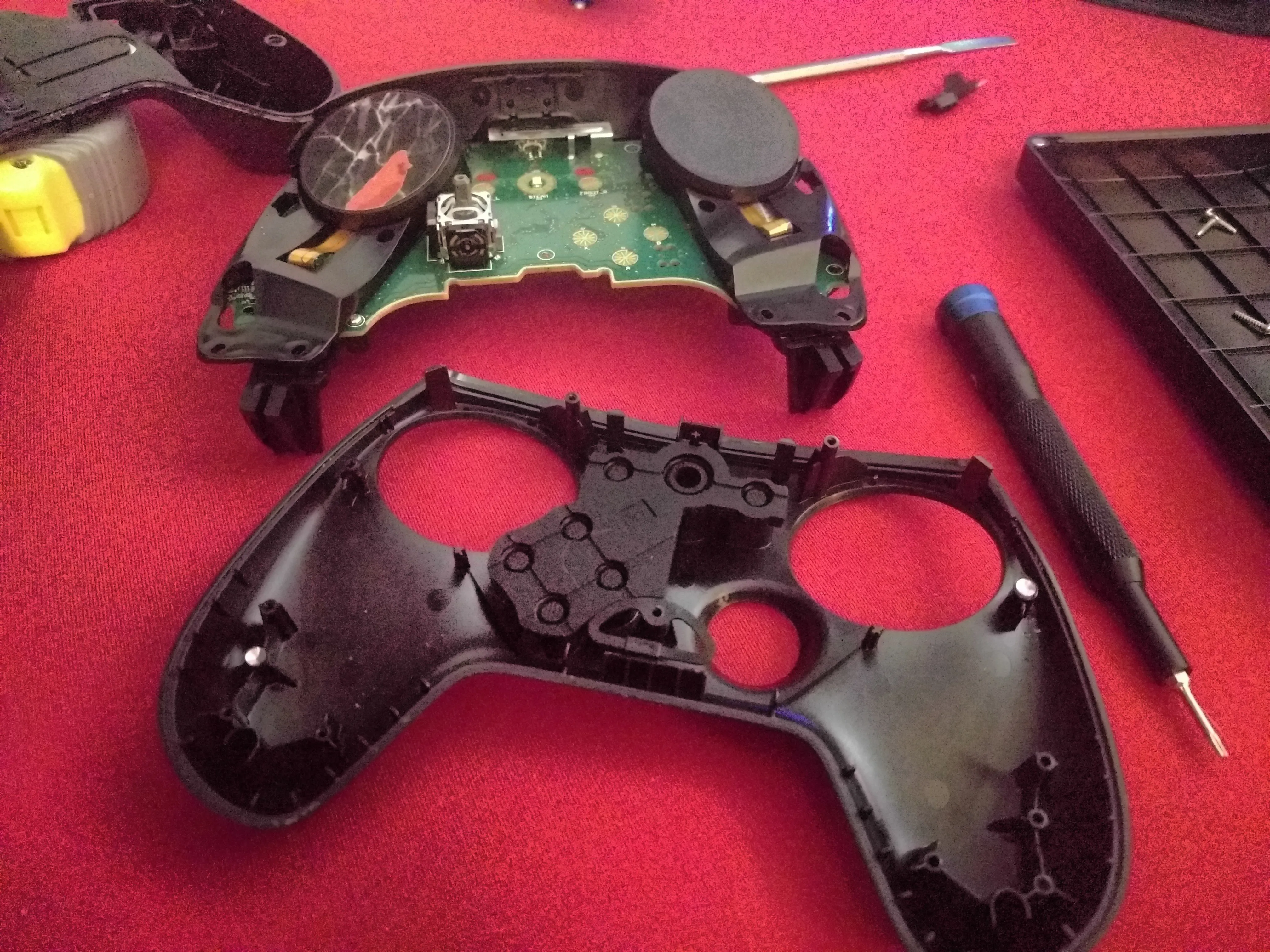 Разборка контроллера Steam, извлечение материнской платы: шаг 8, изображение 1 из 1