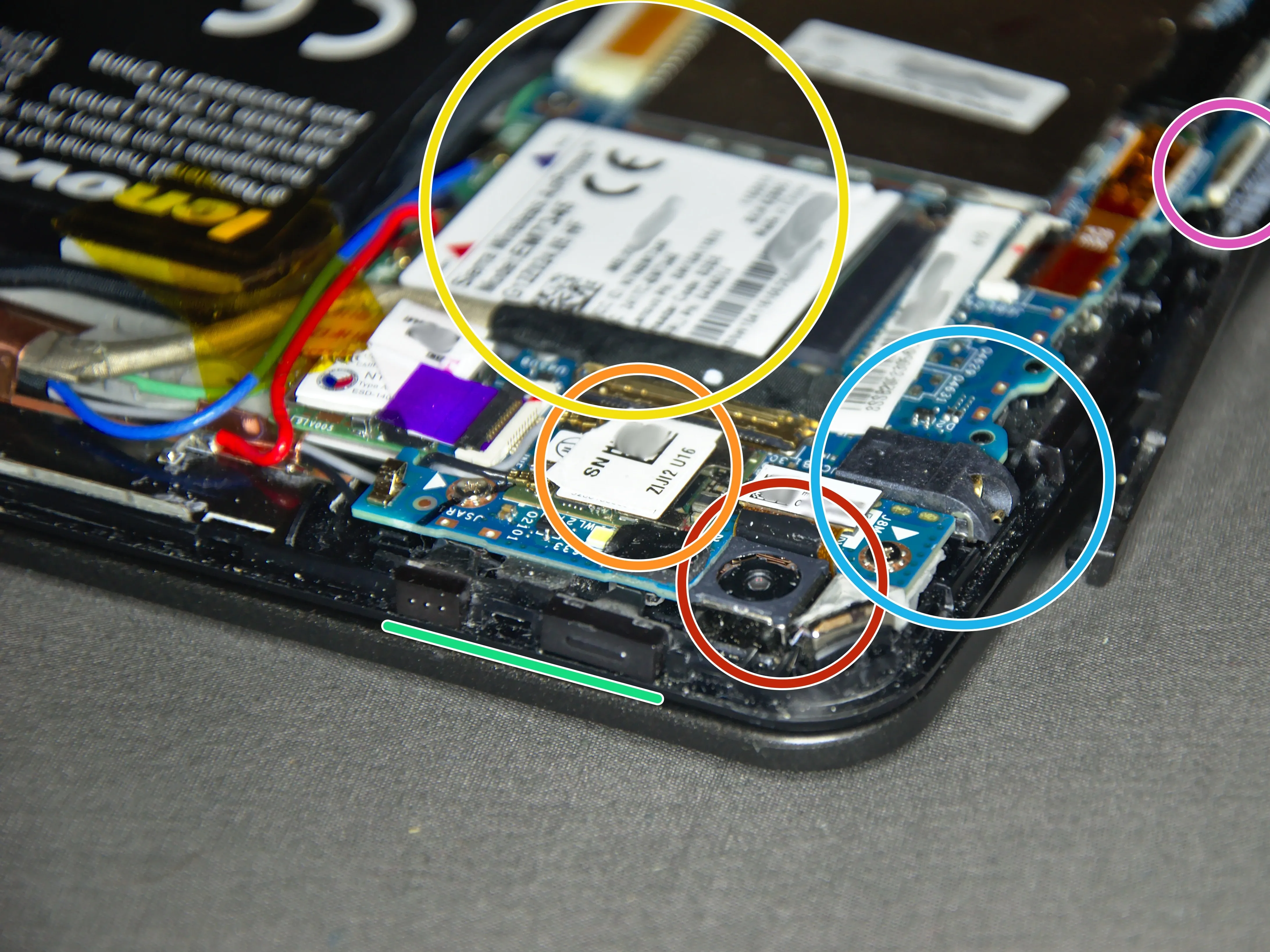 ThinkPad 10 (20C1) Разборка, пристальный взгляд: шаг 3, изображение 2 из 2