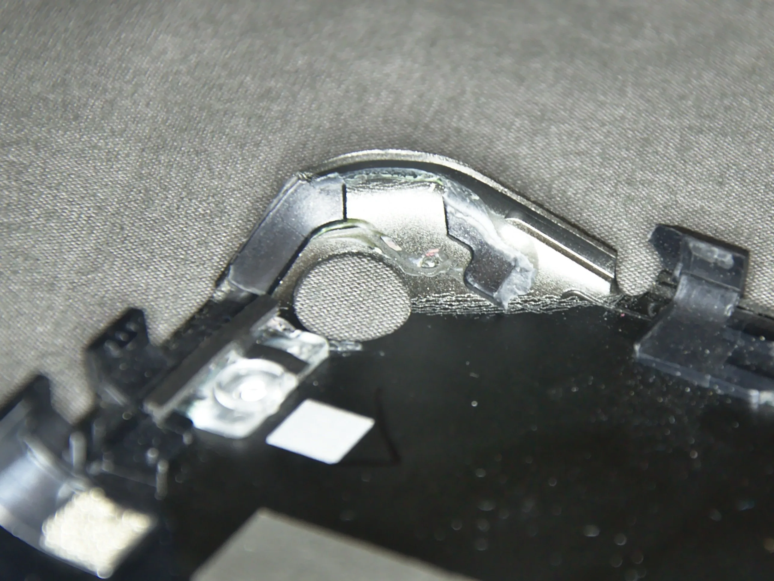 Разборка ThinkPad 10 (20C1), альтернативный метод вскрытия: шаг 5, изображение 1 из 2