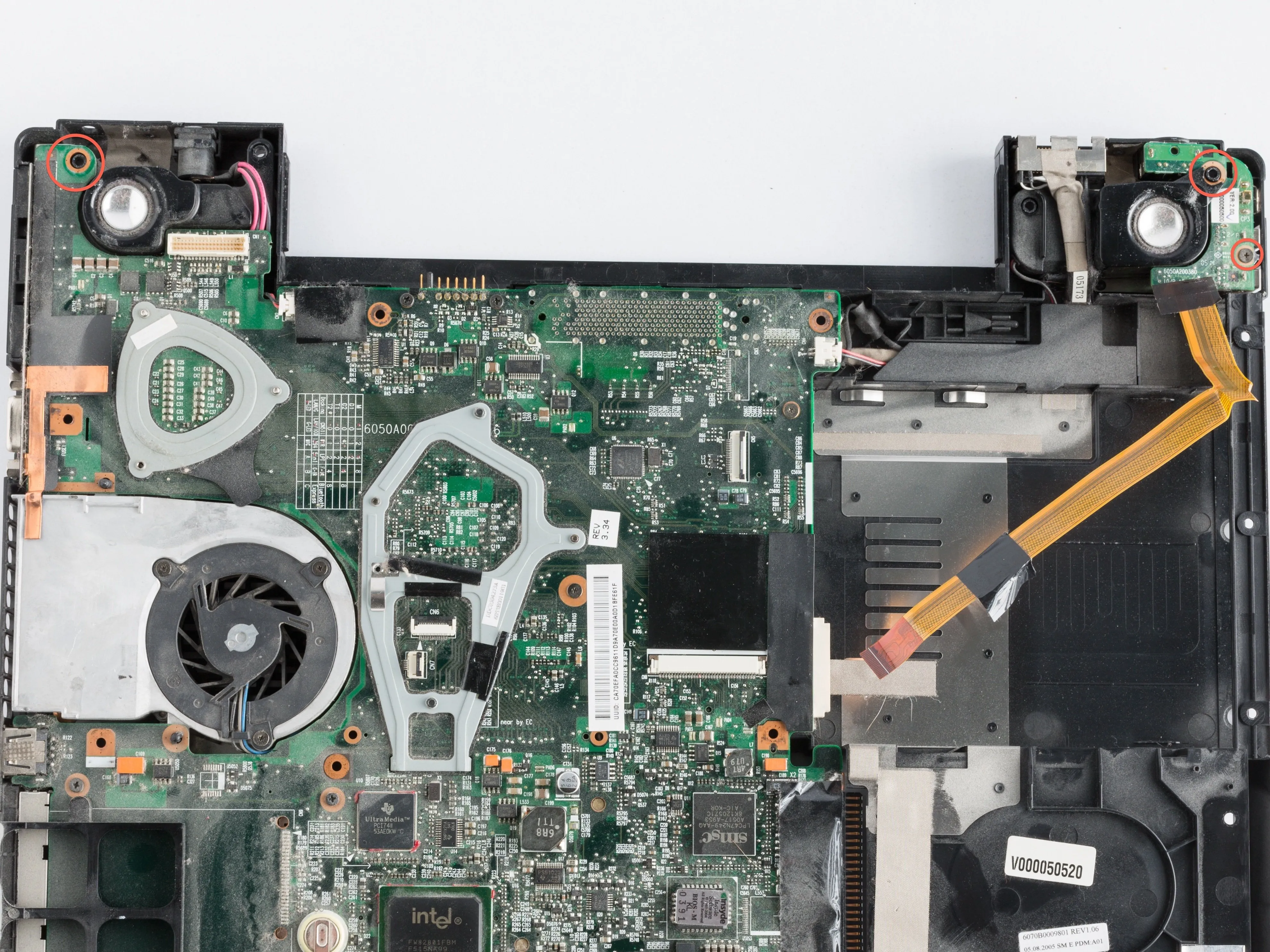 Разборка Toshiba Satellite M45, динамики: шаг 11, изображение 2 из 3