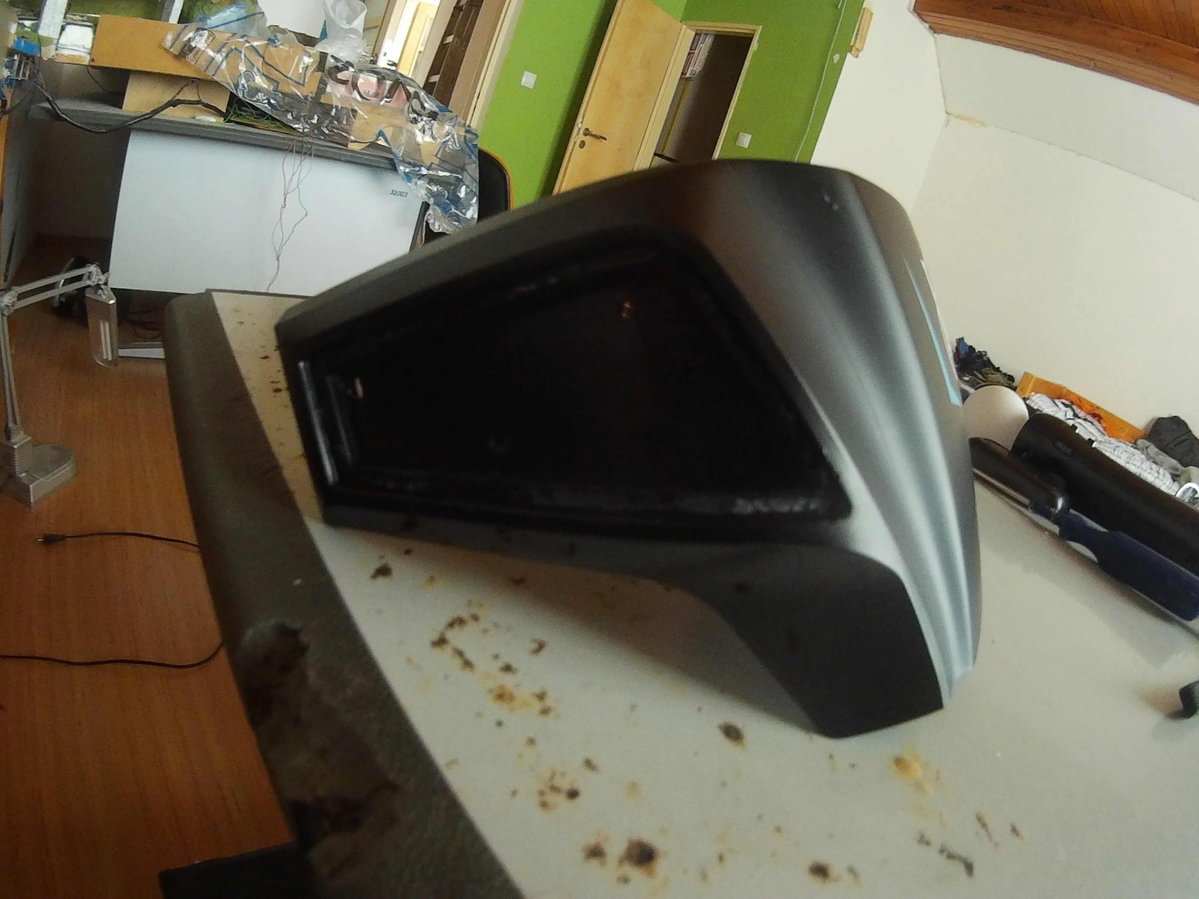 Разборка гарнитуры Viulux V1 VR Headset, откручивание винтов под ней: шаг 2, изображение 1 из 2