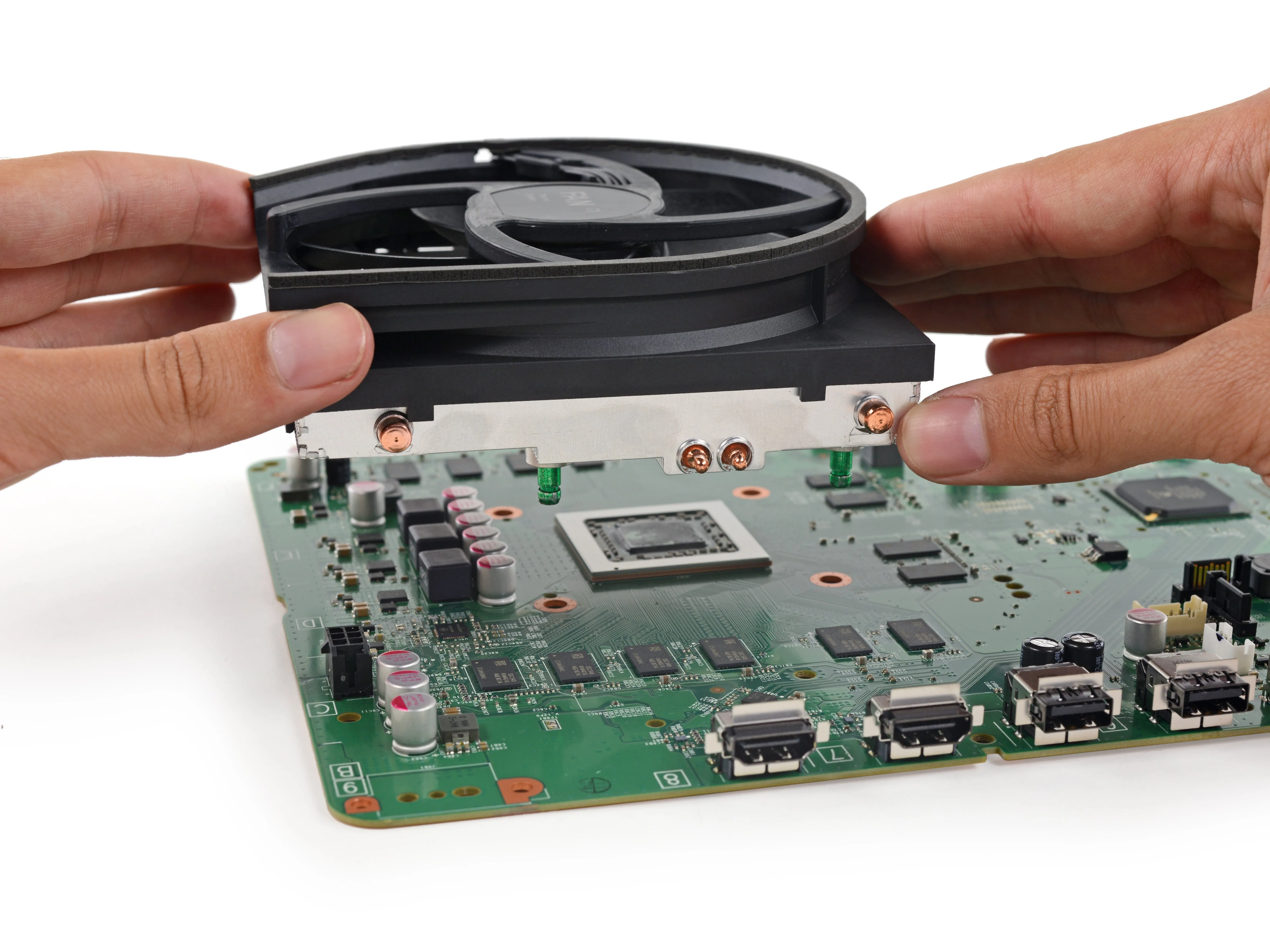 Разбор Xbox One S: шаг 13, изображение 1 из 2