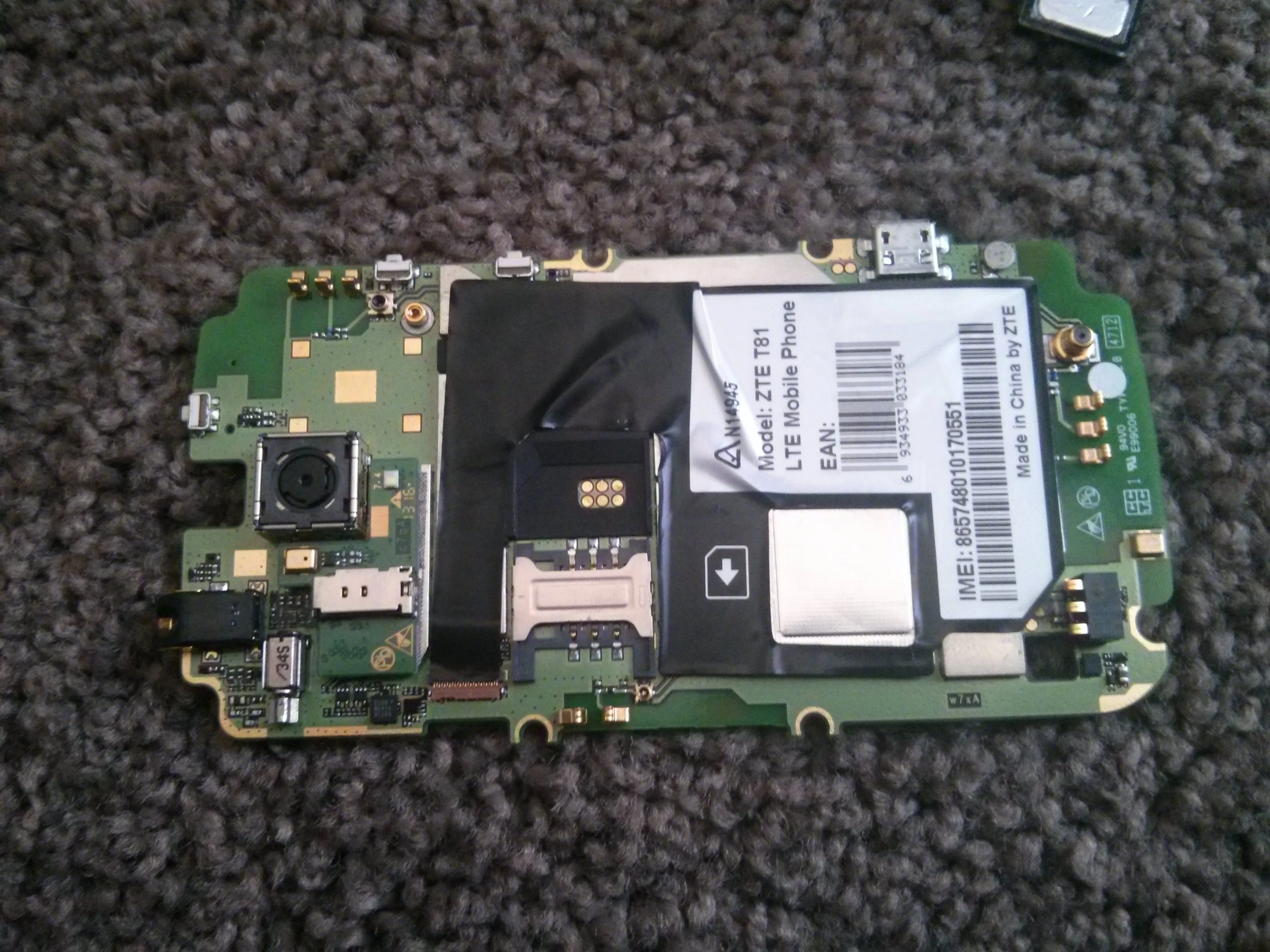 Разборка ZTE T81, снятие ЖК-экрана: шаг 6, изображение 1 из 3